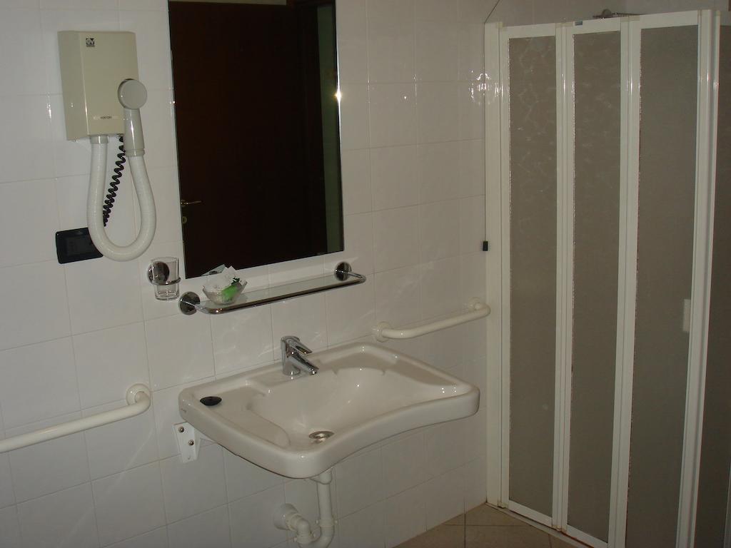 פארמה Albergo Il Gufo חדר תמונה